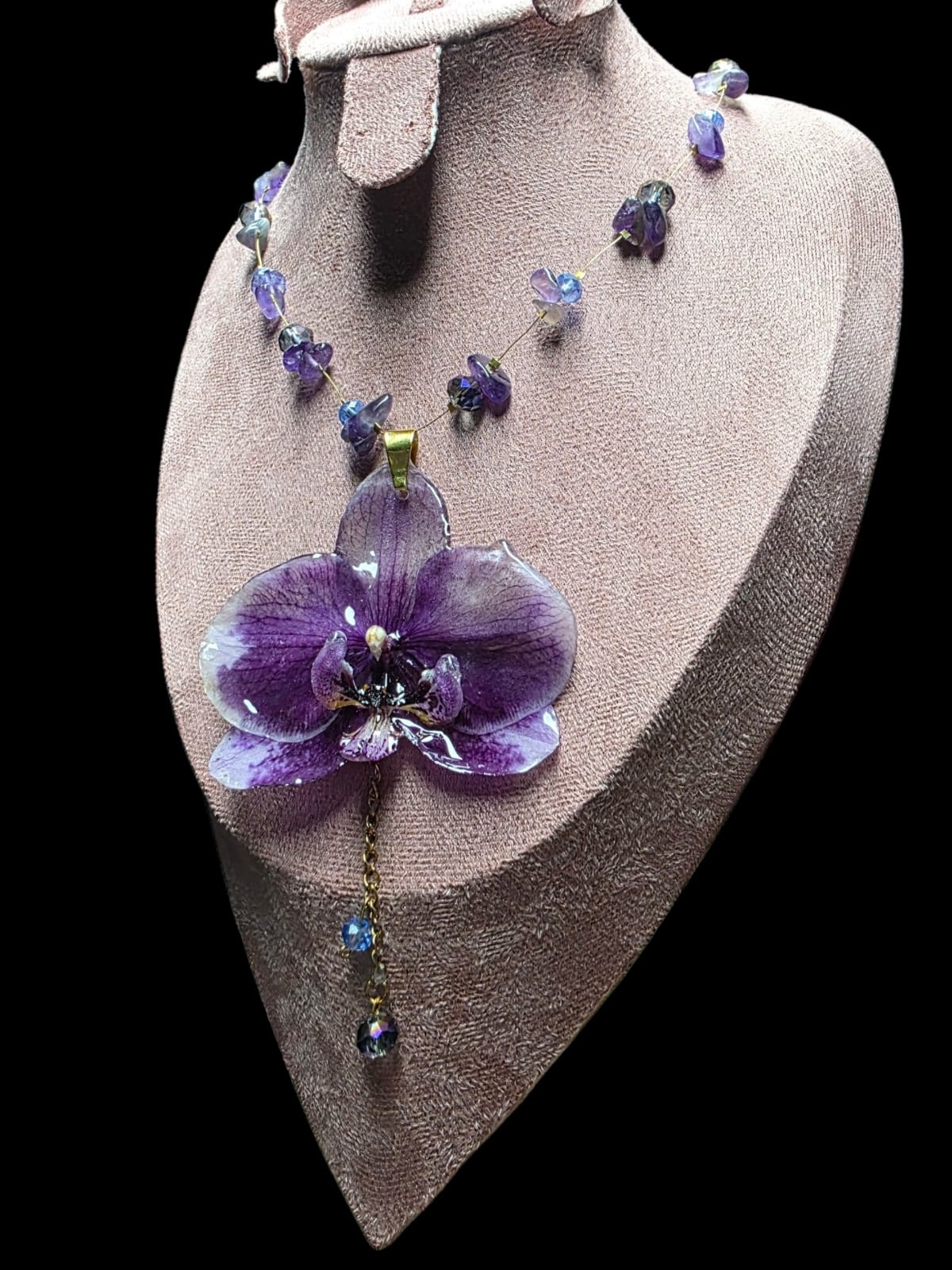 Collar Botánico de Orquídea Preservada - Imagen 3