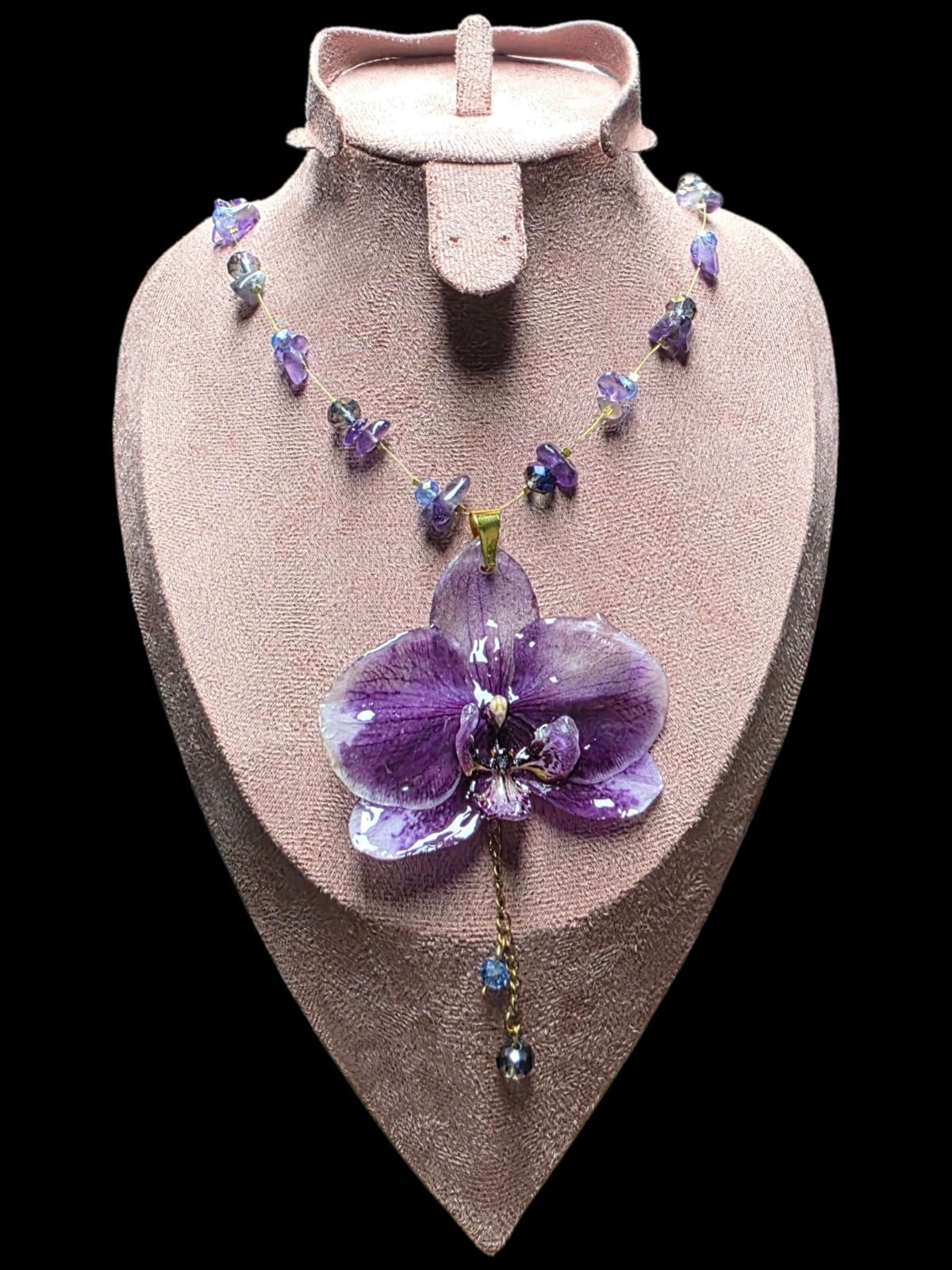 Collar Botánico de Orquídea Preservada - Imagen 2